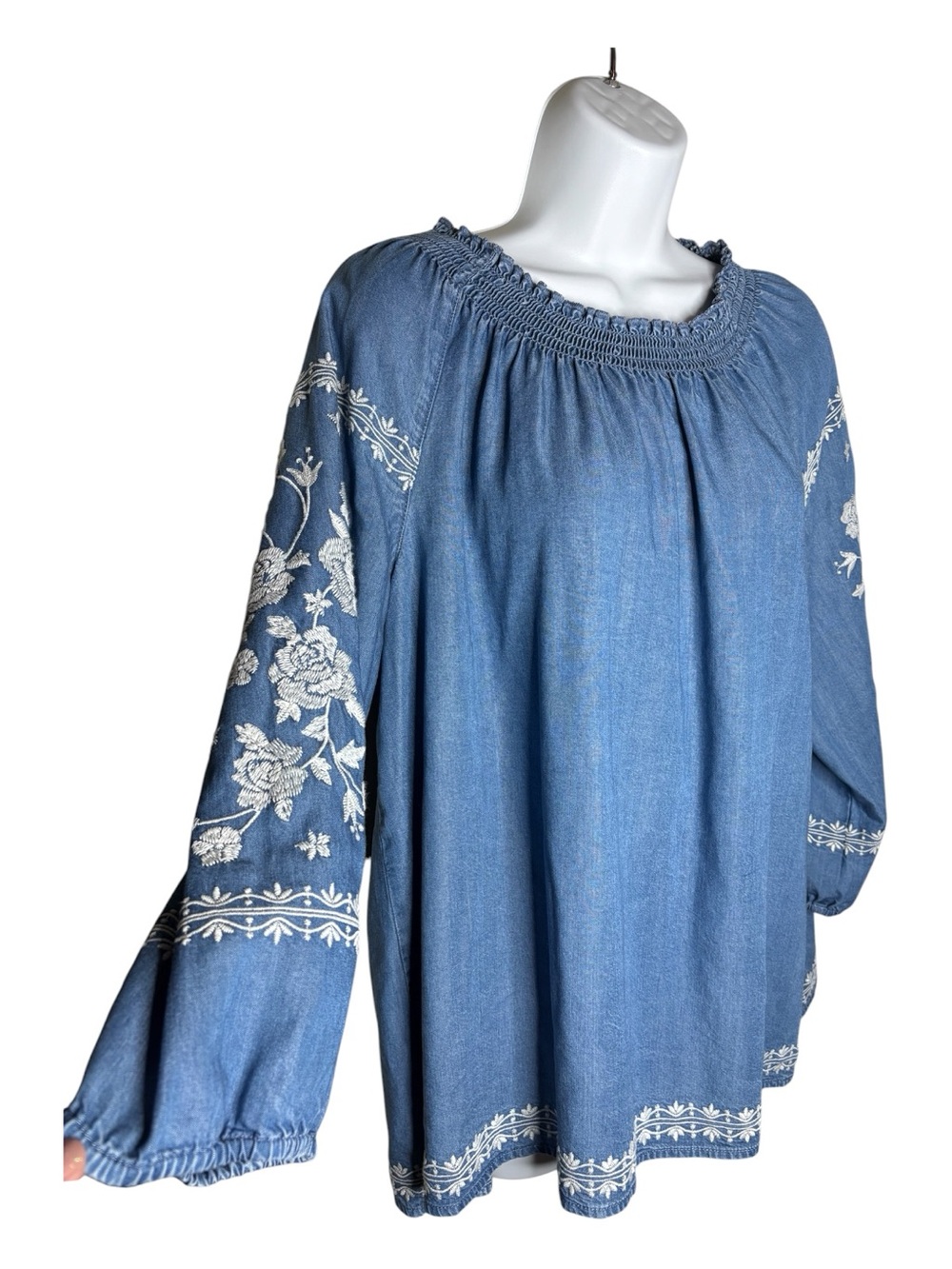 J Jill Denim Top Size XL White Embroidered Blue Tencel Relaxed Fit Country - Picture 1 of 11